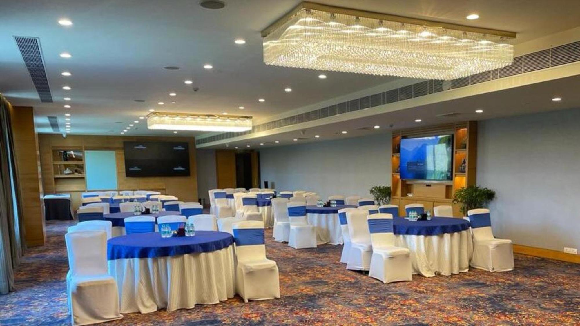 Crowne Plaza Today Gurugram By Ihg Gurgaon Exterior foto
